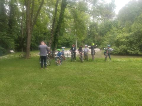 Groupe de personnes pour une animation nature à vélo ©ReNArd